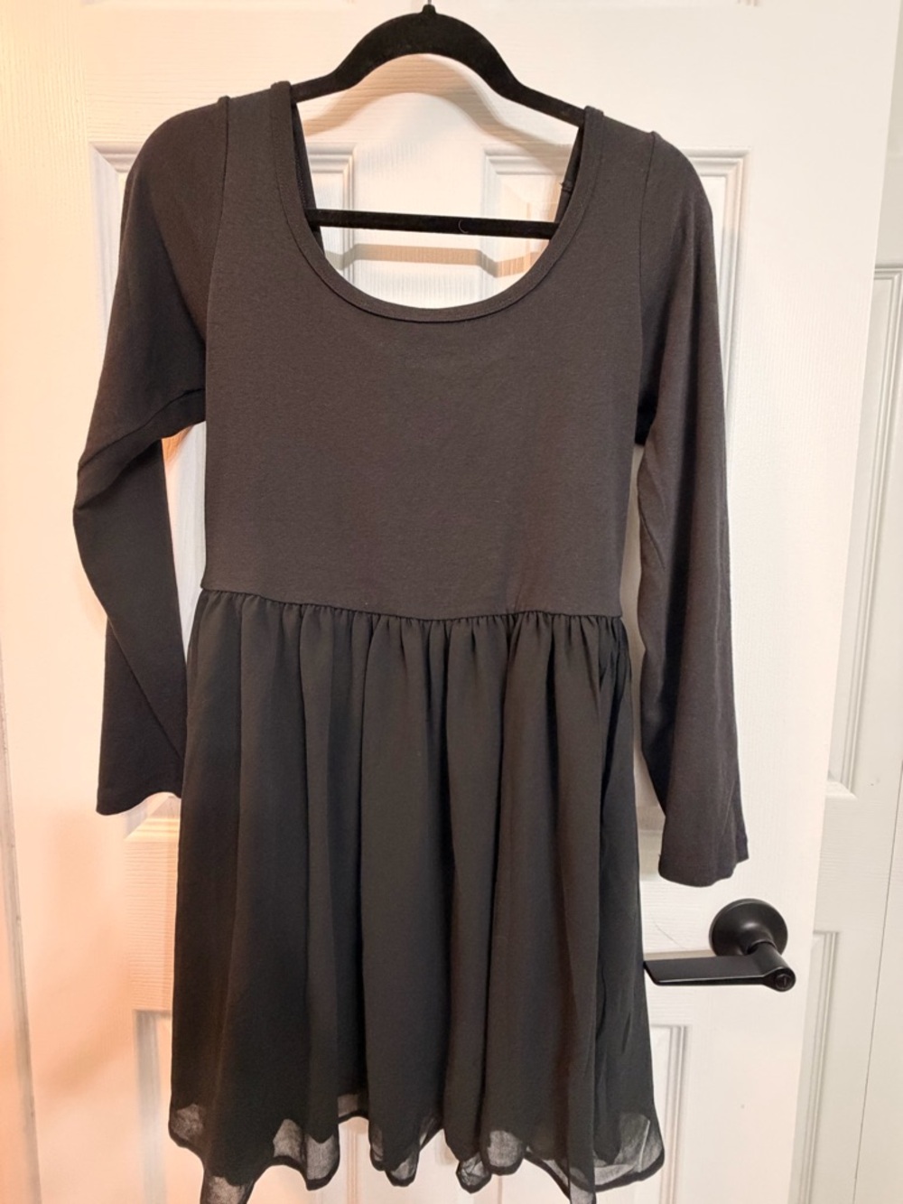 GAP Black Long-Sleeve Scoop Neck Dress